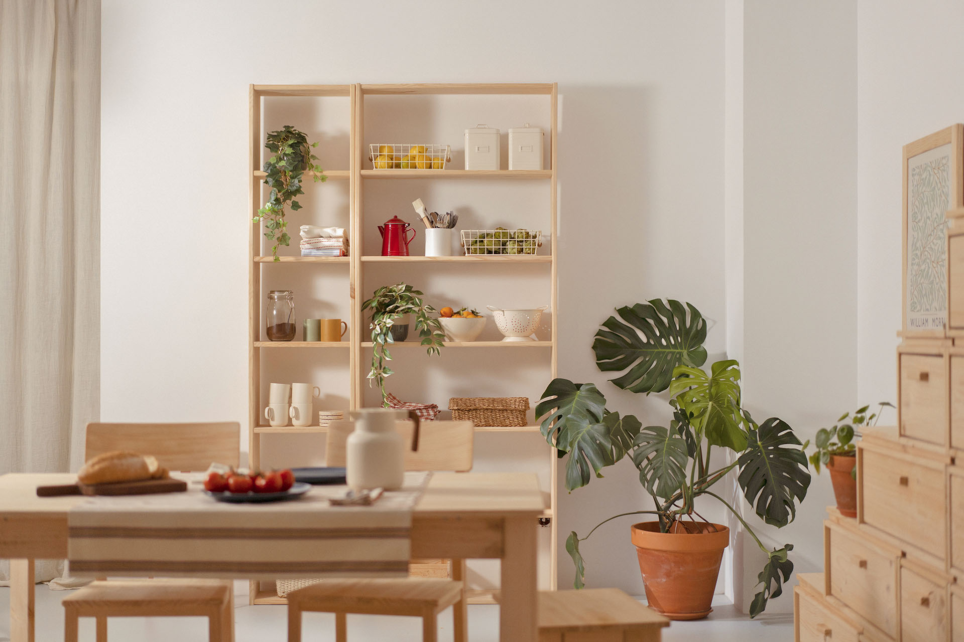 Imagen de ambiente 1 para:Estanter&iacute;a de madera natural